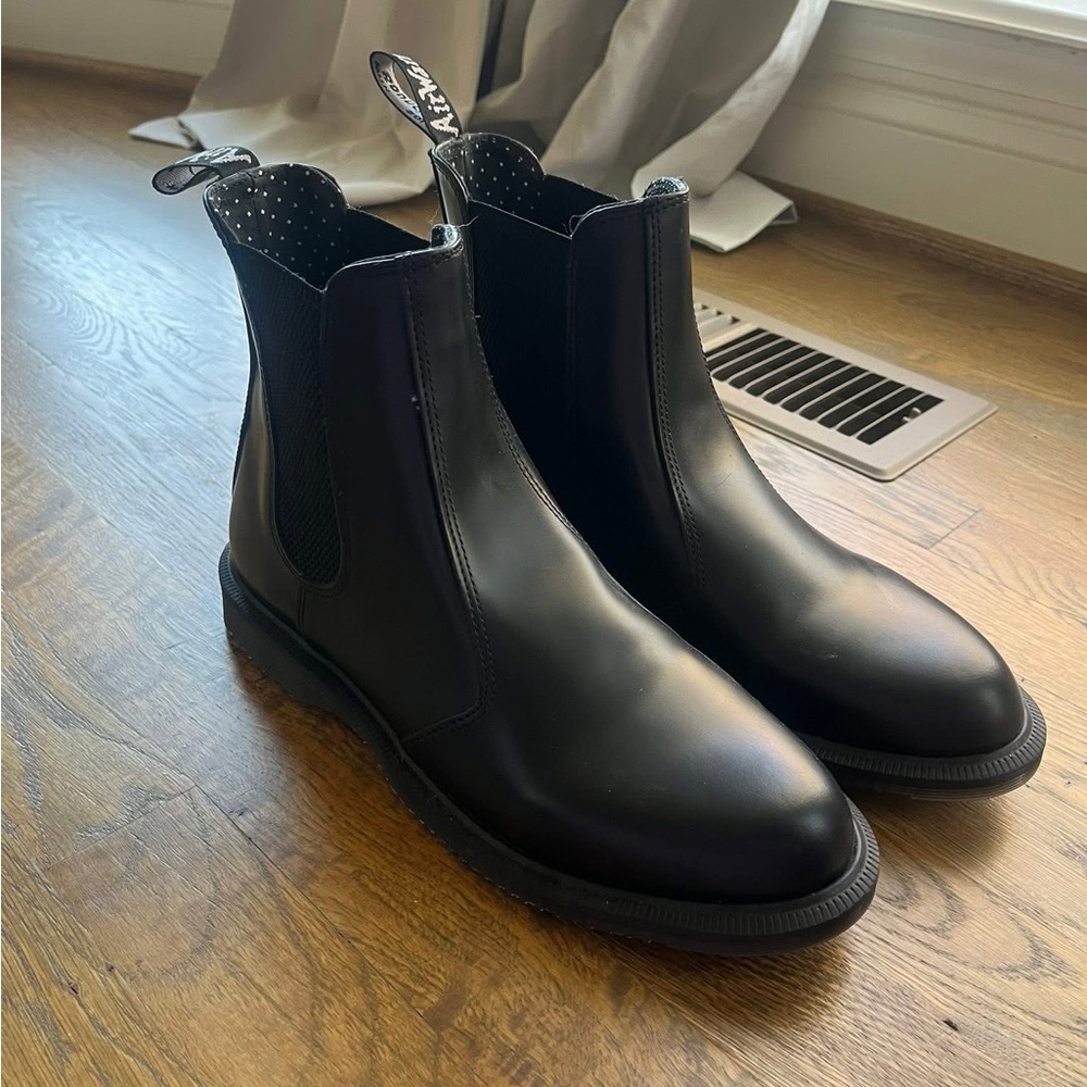 NWOT Dr. Martens Black Flora Smooth Leather Chelsea Boots Size 10